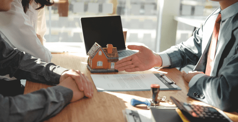 Symbolische Darstellung der Beratungsdienste im Recruiting – Unterstützung und maßgeschneiderte Empfehlungen zur Stellenbesetzung.